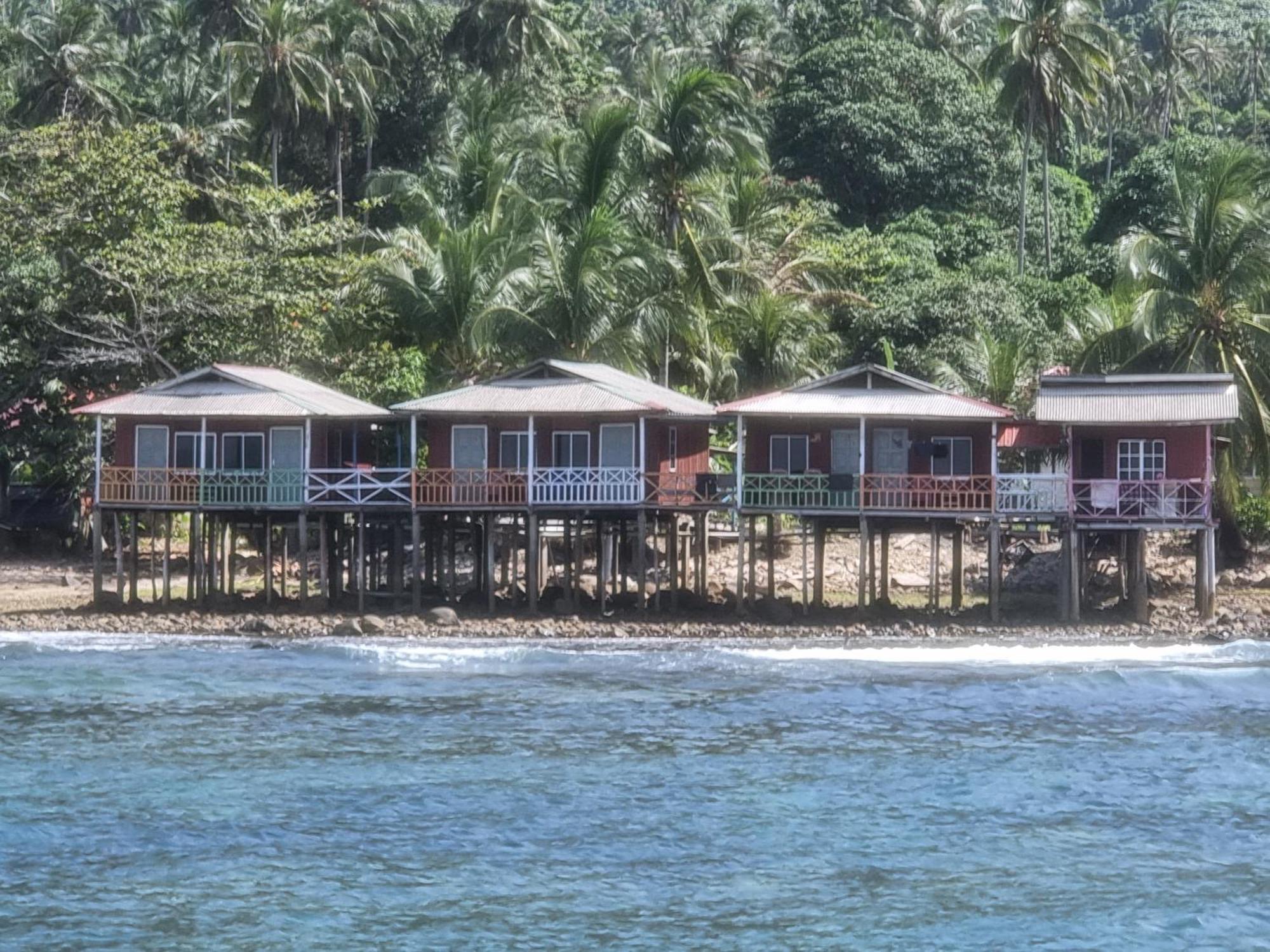 Mukut Seaview Hotel Kampong Mukut Kültér fotó